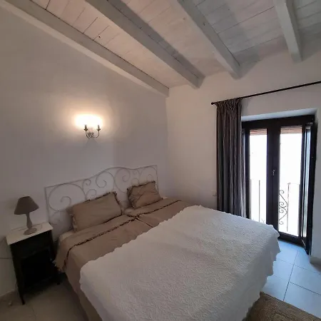 Town House With Roof Terrace - Old Town Apartment