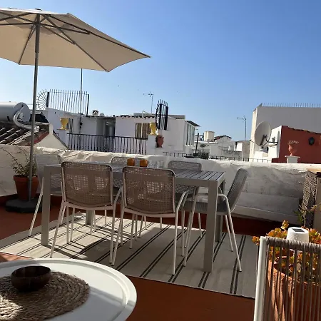 Town House With Roof Terrace - Old Town Apartment