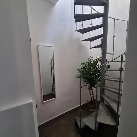 Town House With Roof Terrace - Old Town Apartman